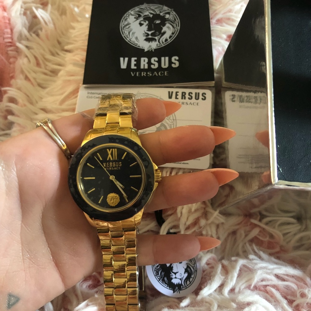 ❌ ⓈⓄⓁⒹ ❌ Versace Watch - Picture 2 of 4